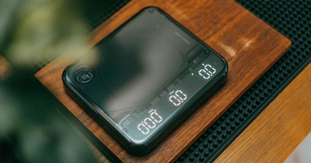 kitchen scale with timer for slow pour coffee at home